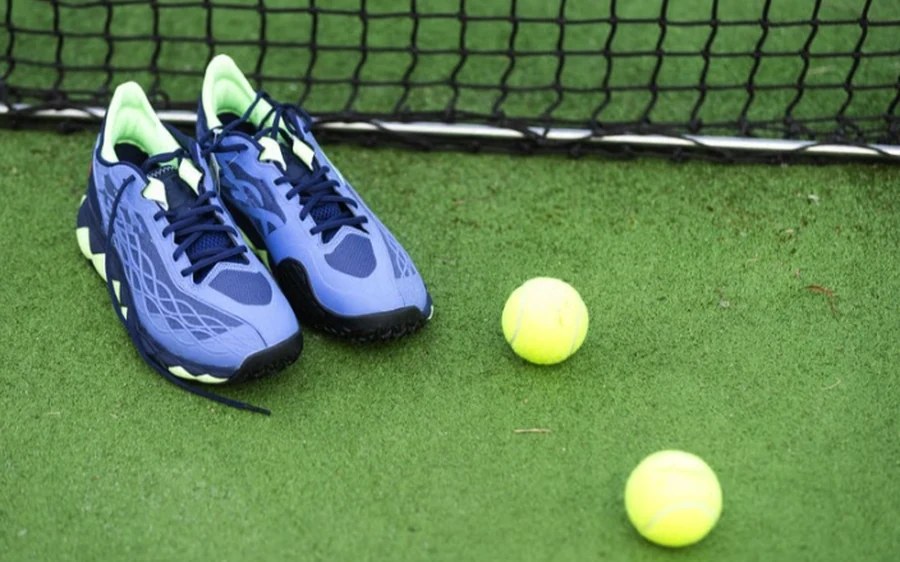 Pickleball Court Shoes with Lateral Outriggers